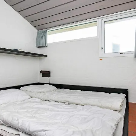 6 Person In Brovst-by Traum